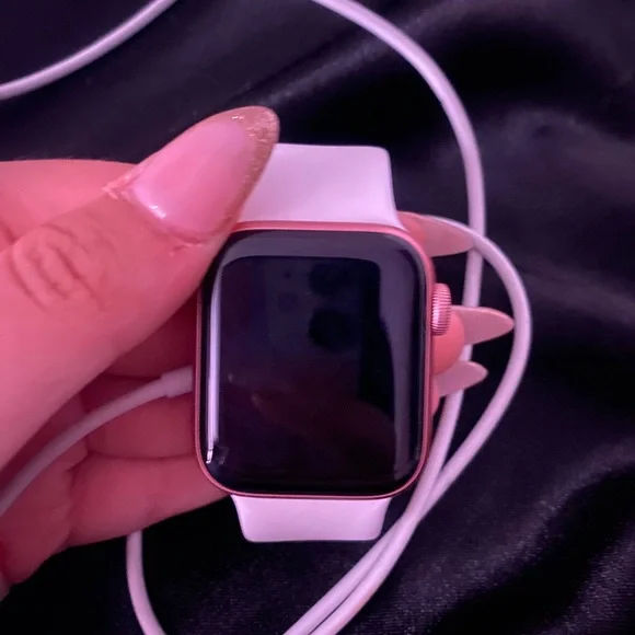Apple | Wearables | Apple Watch Se 4mm Gps Cellular | Poshmark Apple | Wearables | Apple Watch Se 4mm Gps Cellular | Poshmark